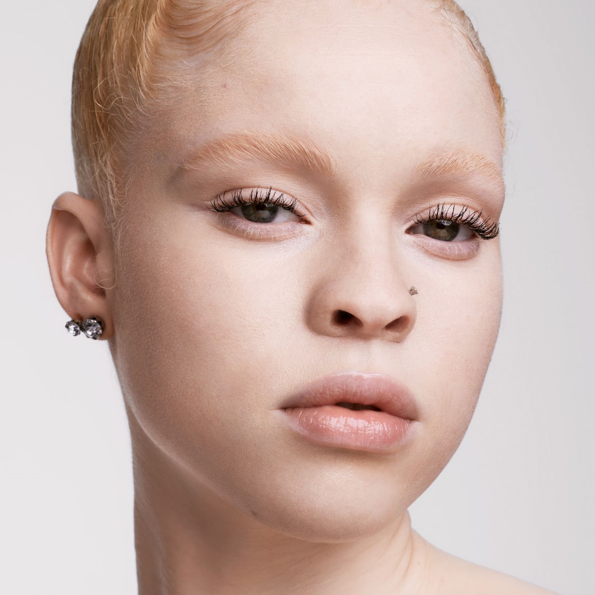 SOFT'LIT NATURALLY LUMINOUS LONGWEAR FOUNDATION (BASE DE MAQUILLAJE PARA ROSTRO)